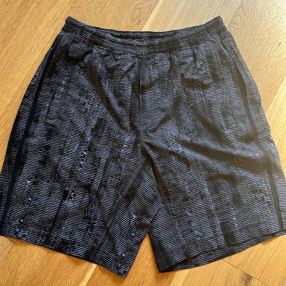 Lululemon Men’s Pace Breaker Lined Short 9” size medium